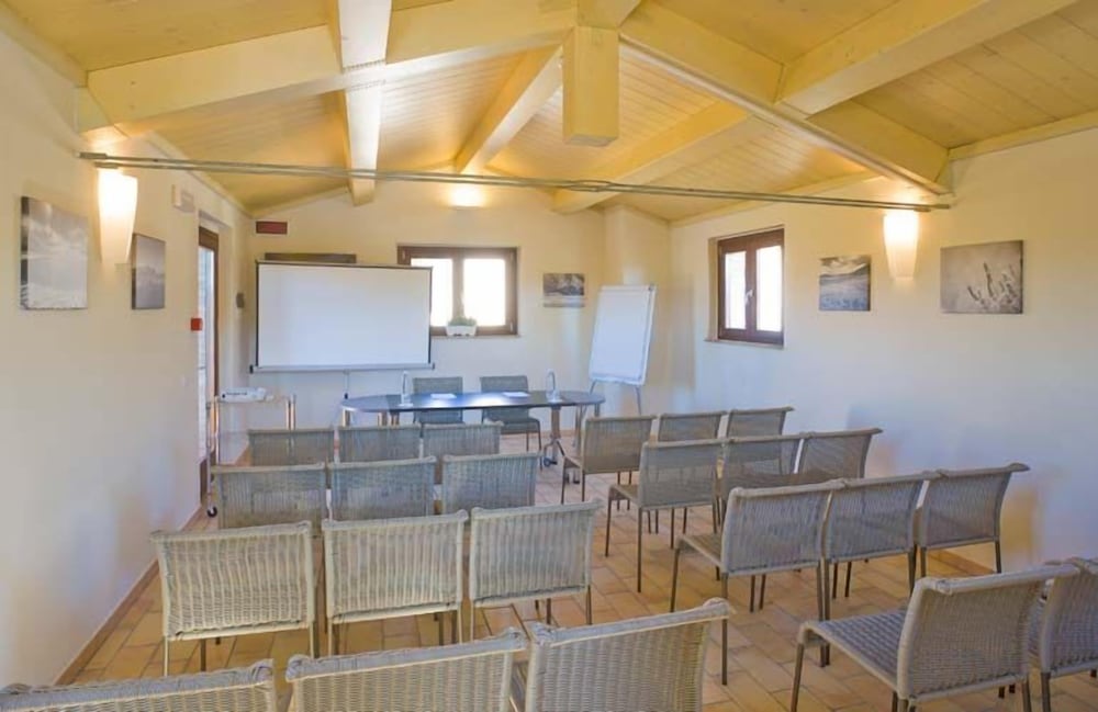 Villa Gens Camuria 37/48