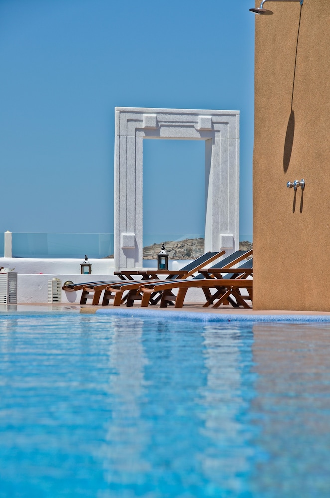 Naxos Island Hotel 67/74