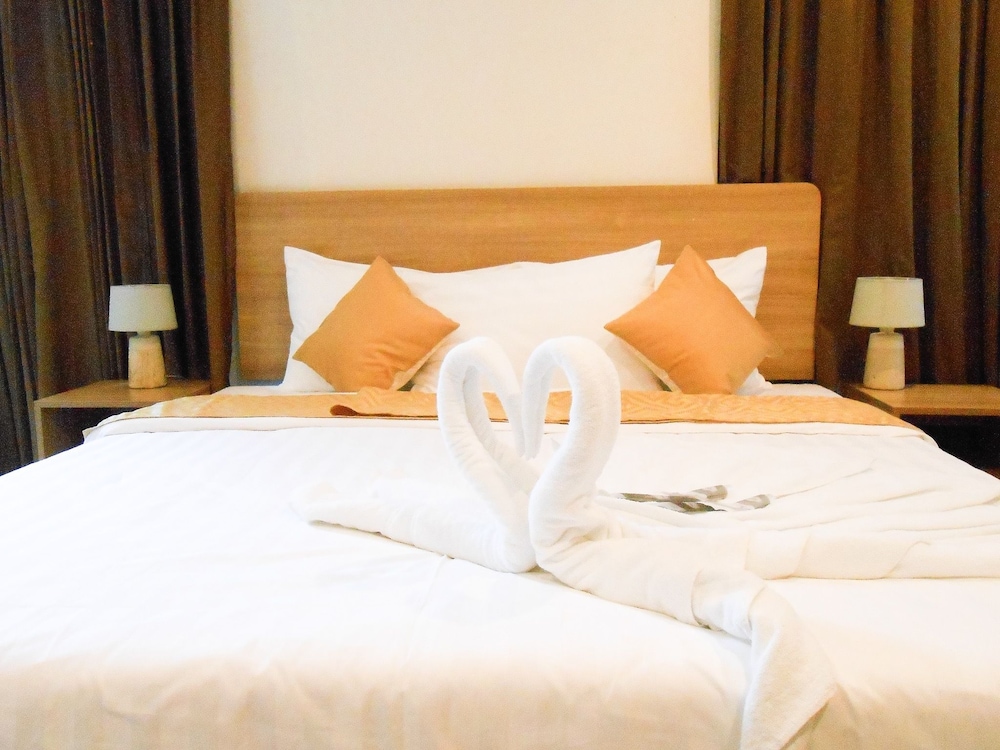 CITY, SUITE, KING BED, MOUNTAIN VIEW