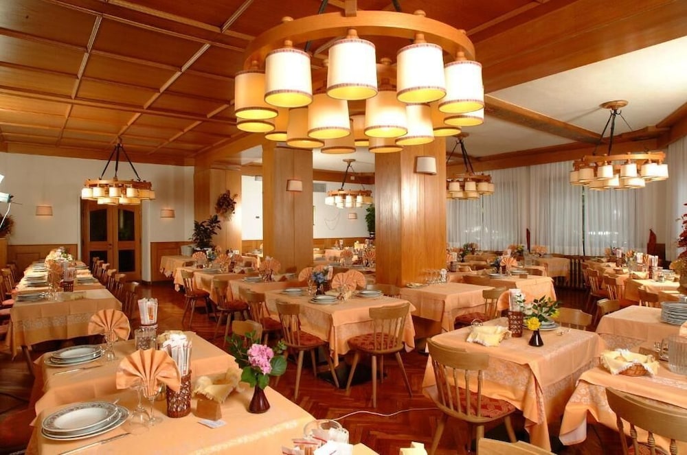 Hotel Pinzolo Dolomiti 74/76