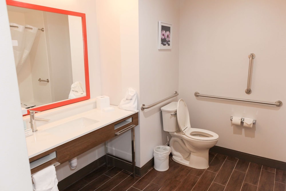 Hampton Inn and Suites Lafayette Medical Center CO 8/57