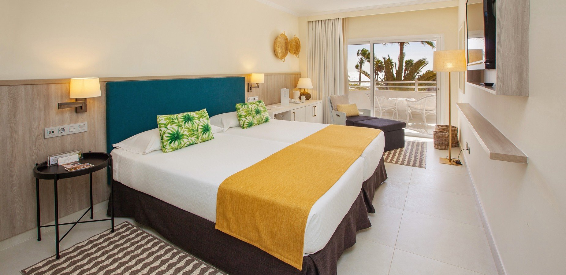 Deluxe, Double Bed