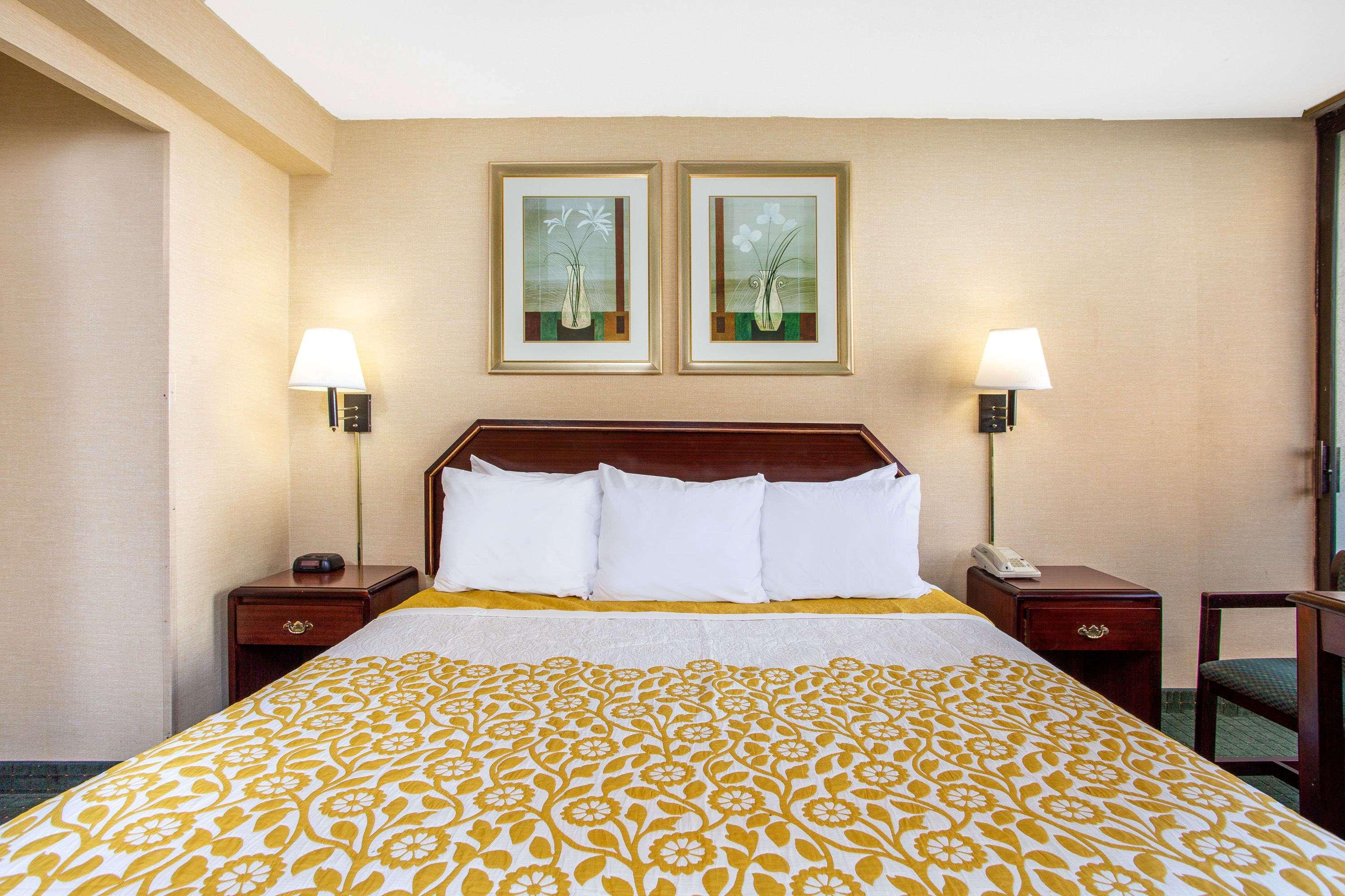 Days Inn By Wyndham College Park 4/13