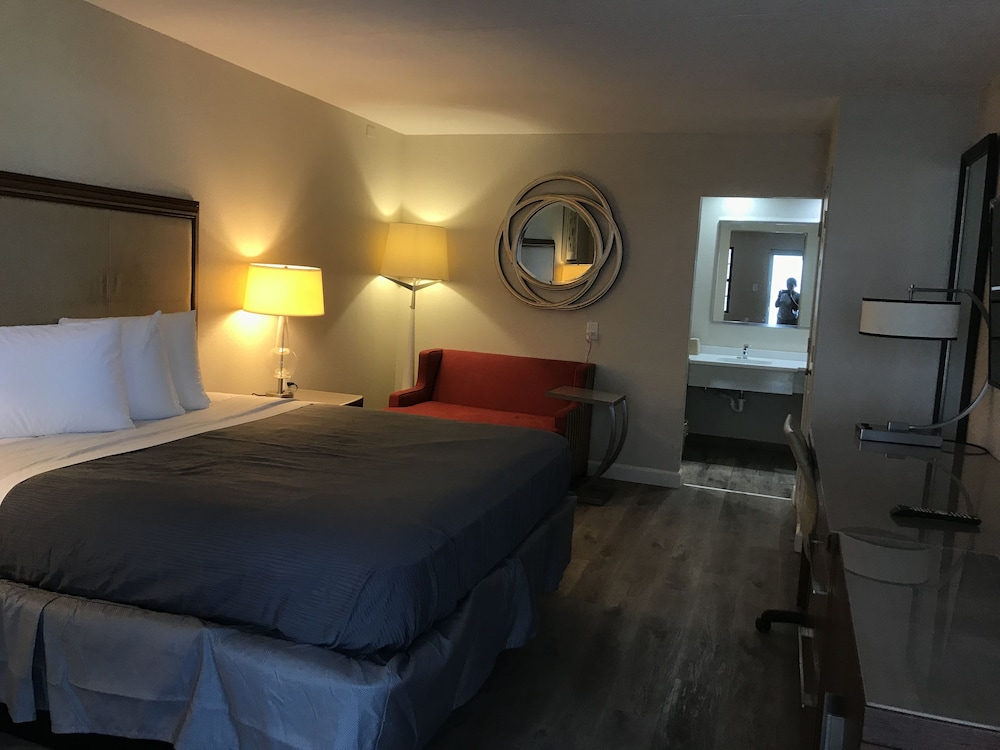 All Seasons Inn & Suites 32/41