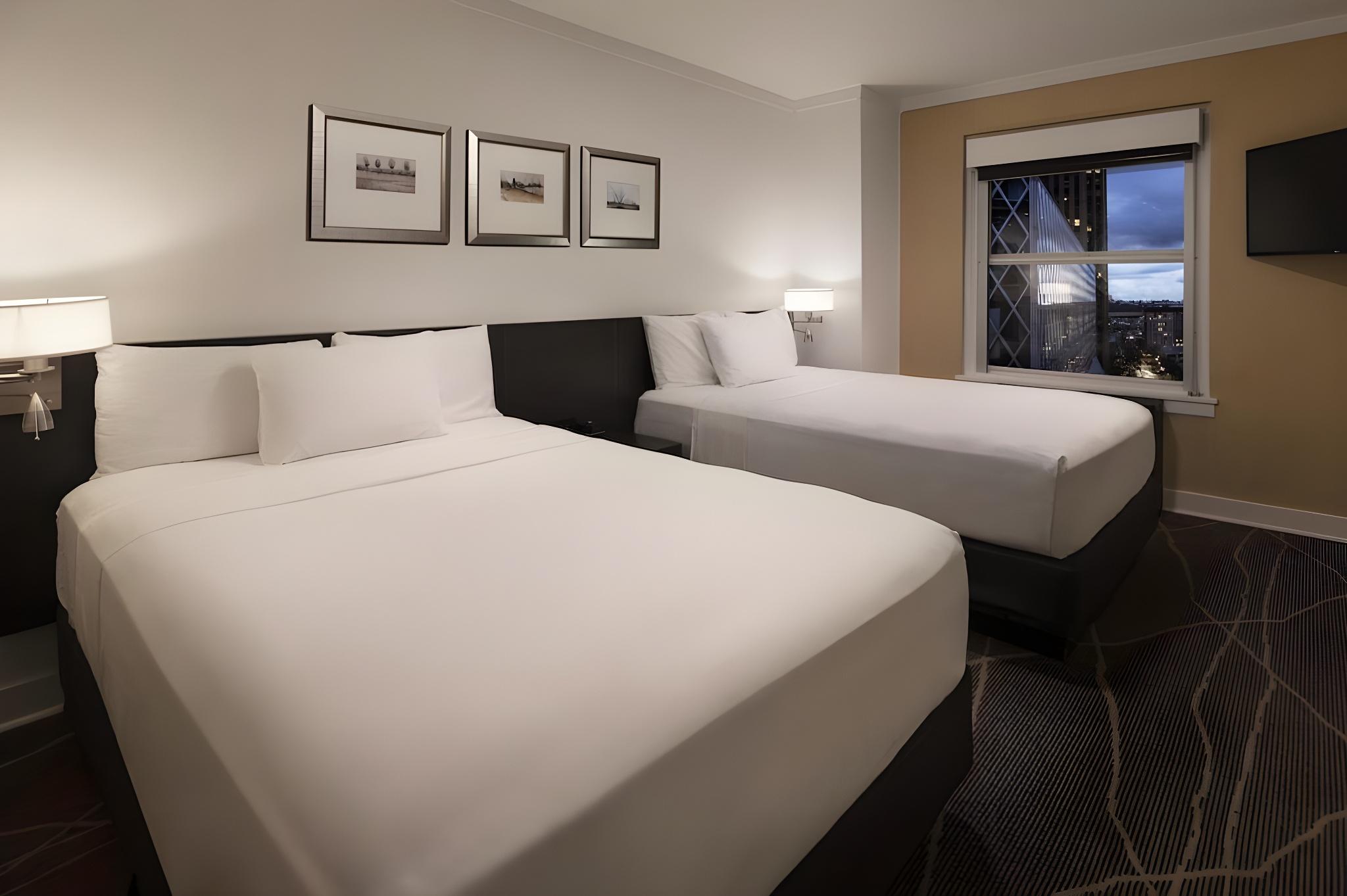 ROOM, 2 QUEEN BEDS, CORNER