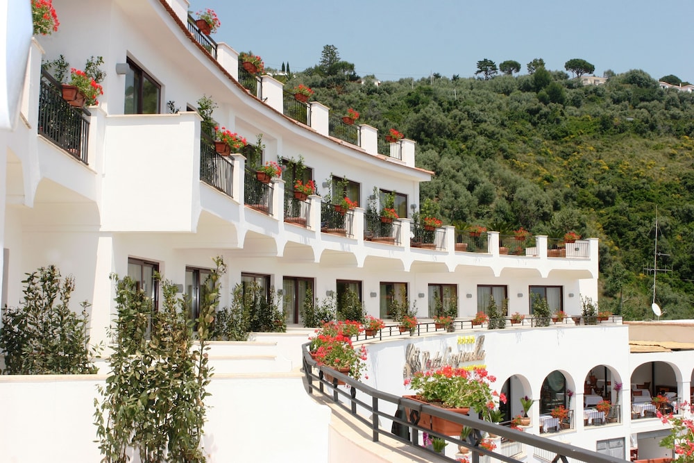 Punta Campanella Resort And Spa 6/71
