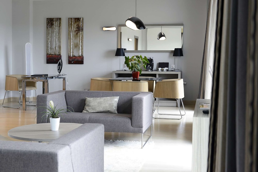Kyriad Prestige Lyon Est Saint Priest Eurexpo Hotel And Spa 56/72