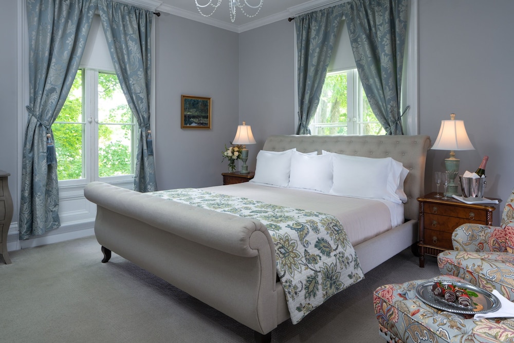 Summer, Suite, King Bed