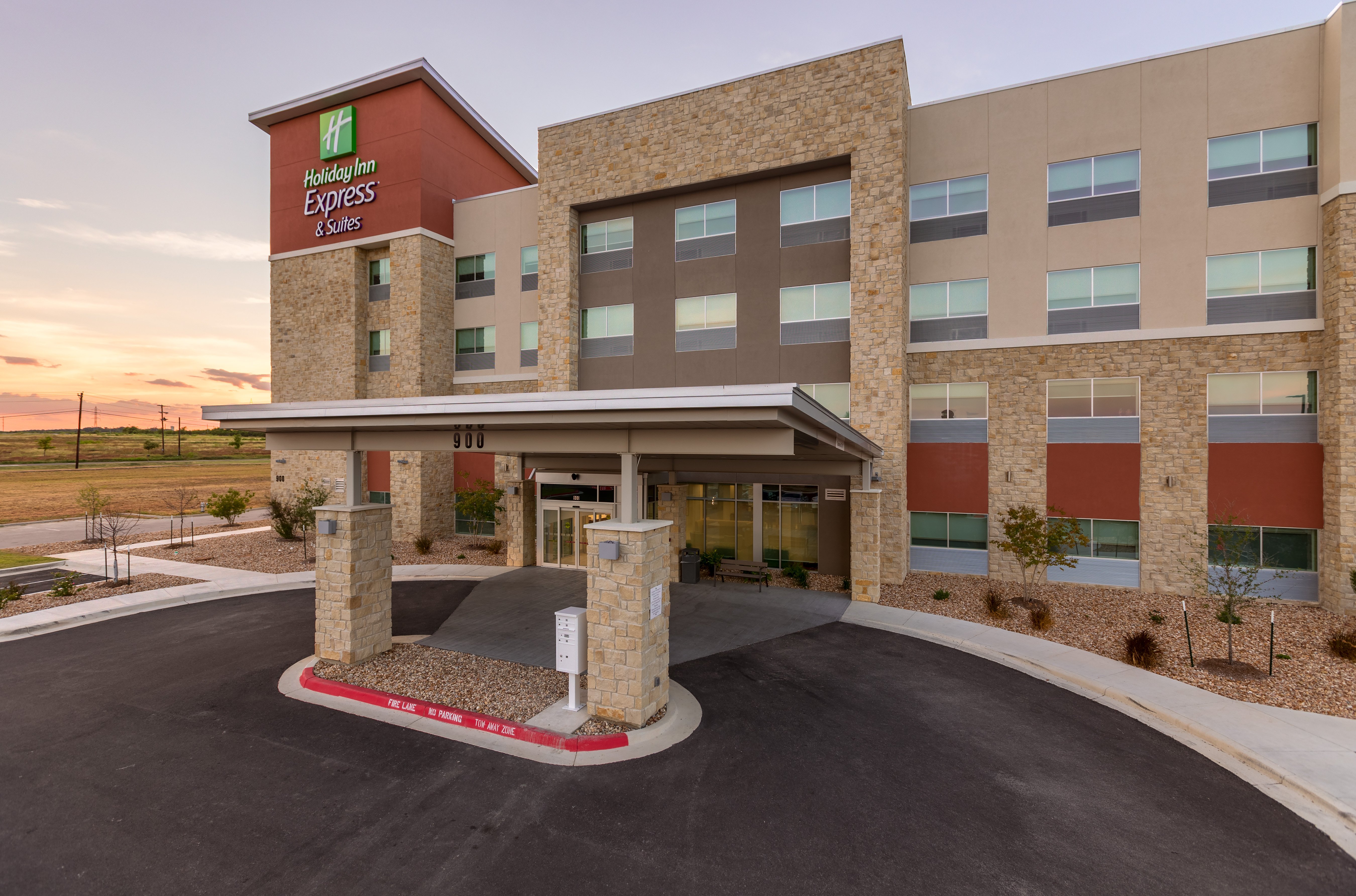 Holiday Inn Express And Suites San Marcos South 56/57