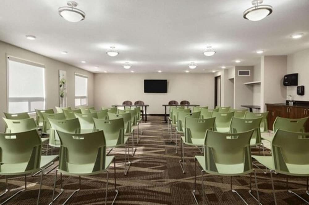 Home Inn and Suites Lloydminster 39/50