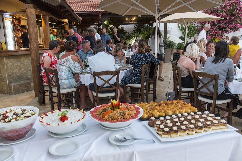 CASTRI VILLAGE HOTEL 25/50