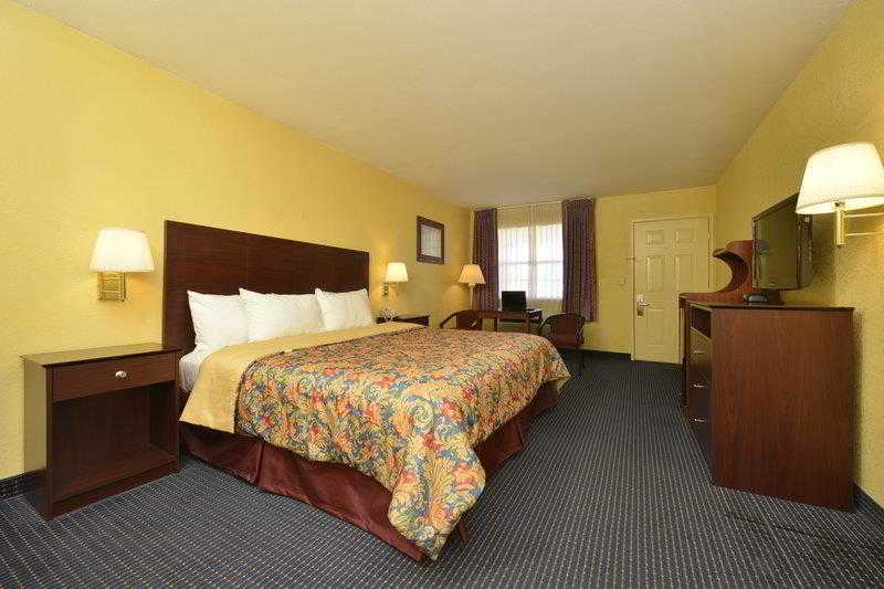 Best Western Gun Barrel City Inn 17/27
