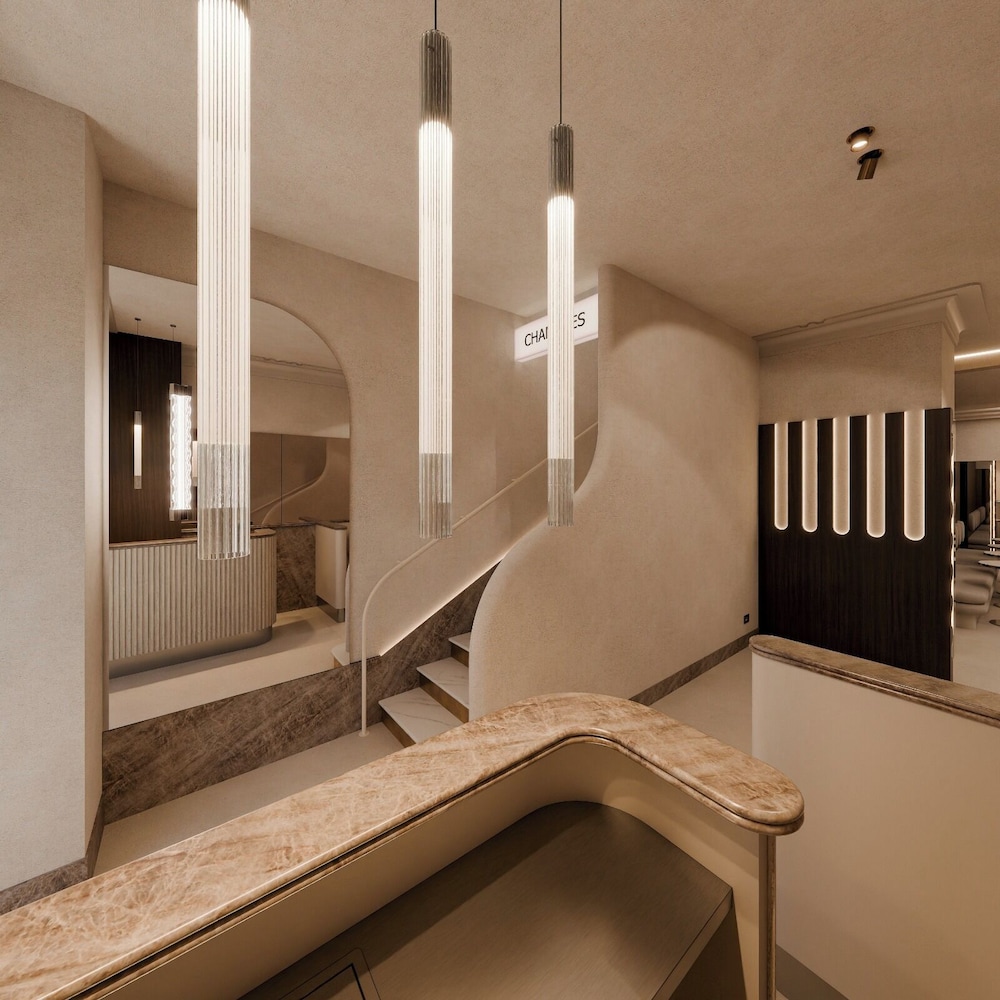 Modern Waikiki Hotel 25/50