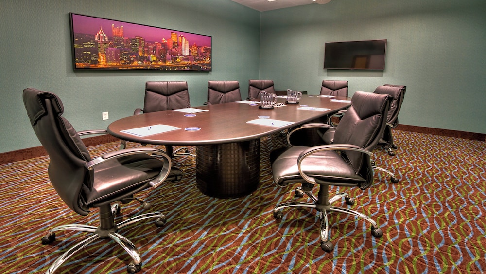 Holiday Inn Express Suites Pittsburgh Sw Southpointe 61/72