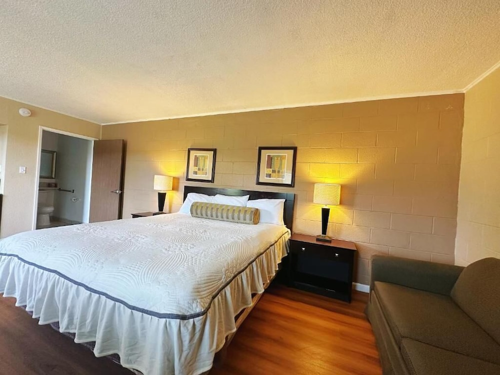 Royal Inn and Suites 24/42