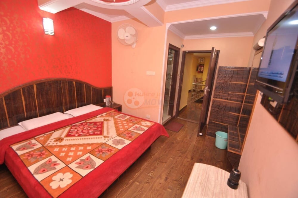 Hotel Sidharth Regency 11/34
