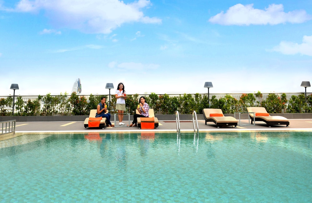 HARRIS Hotel & Conventions Bekasi 42/47