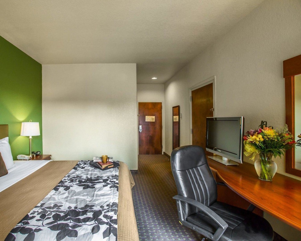 Sleep Inn & Suites Gonzales near Palmetto State Park 14/50