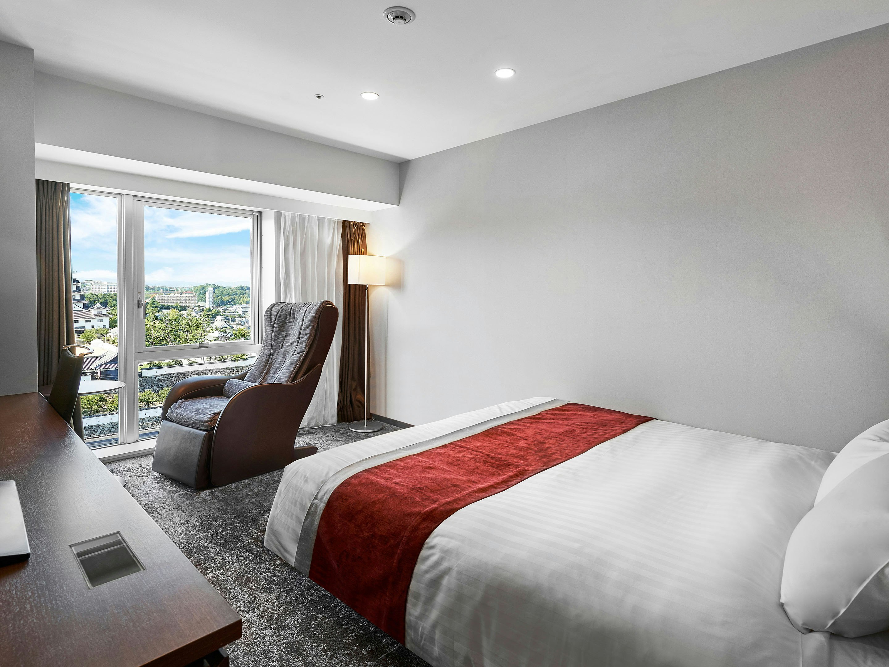 Deluxe, King Bed, Castle View, Smoking