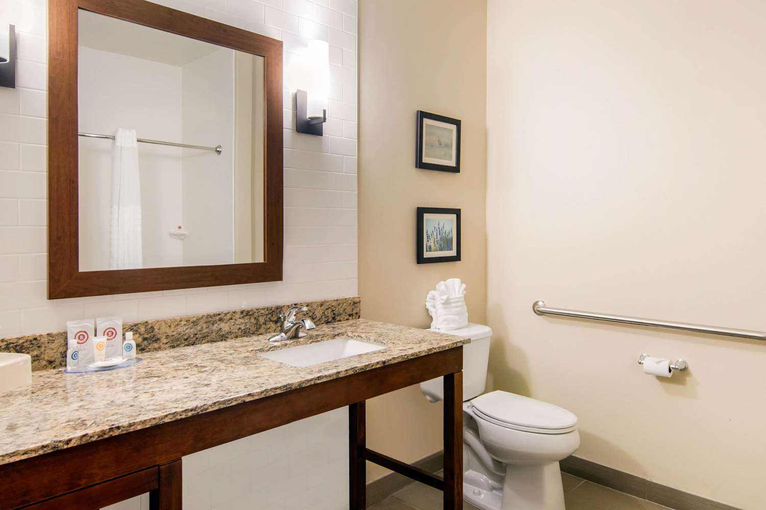 Comfort Inn and Suites Independence 40/40