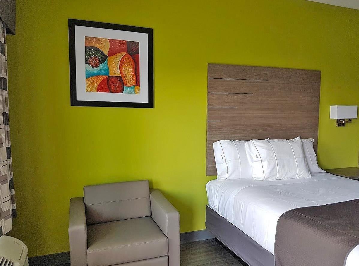 Guesthouse Inn Houston Cypress 13/21
