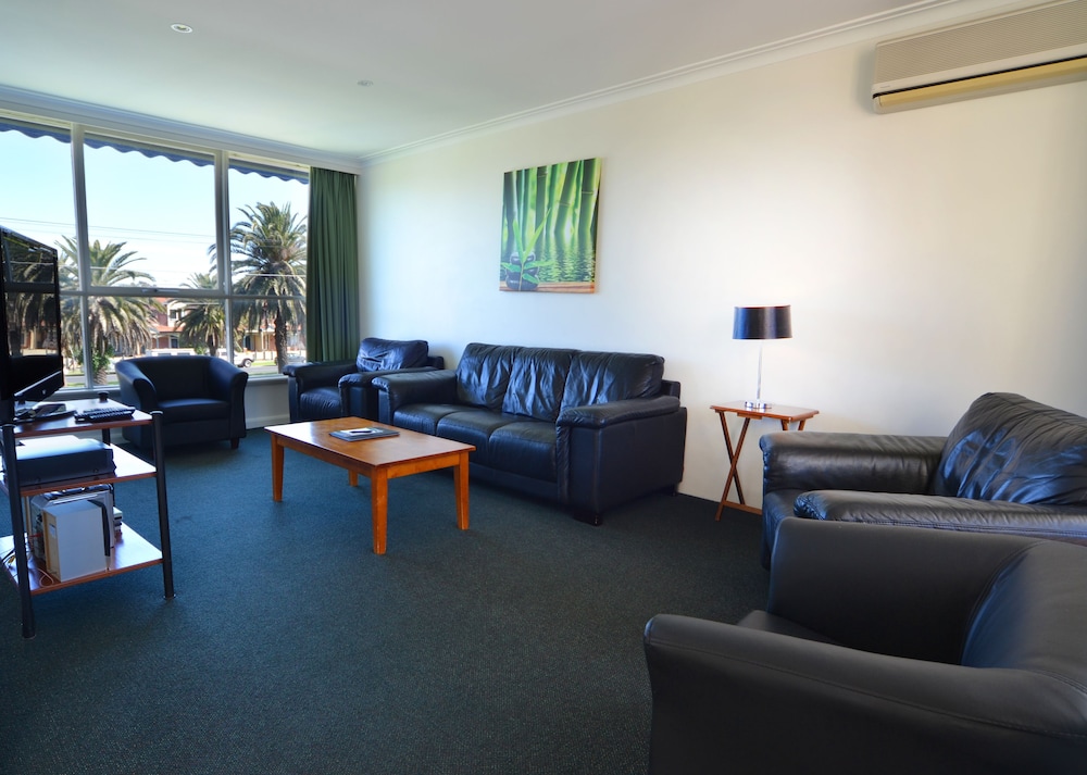 Alexander Motor Inn & Apartments 43/60