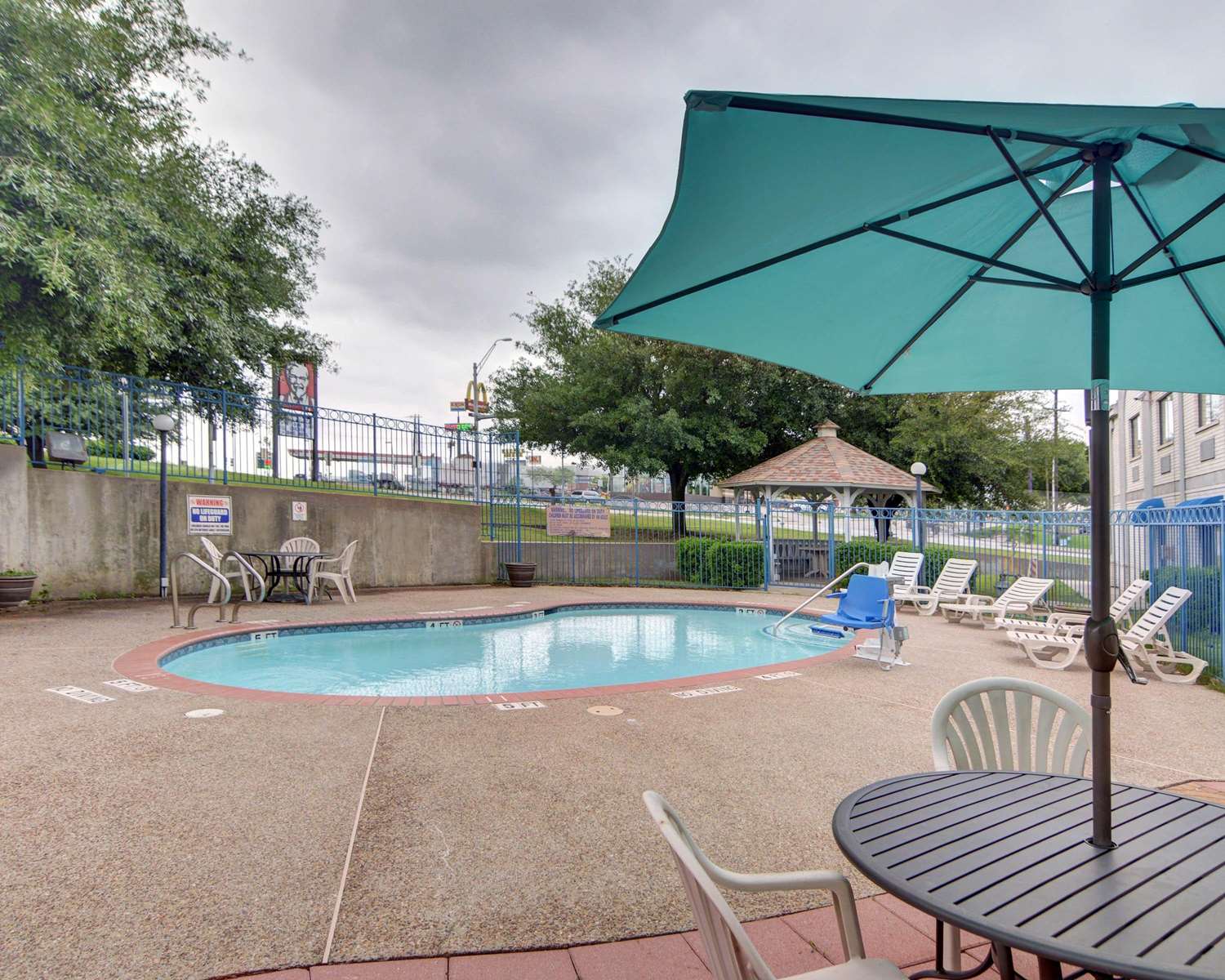 Quality Inn & Suites Grand Prairie 27/27
