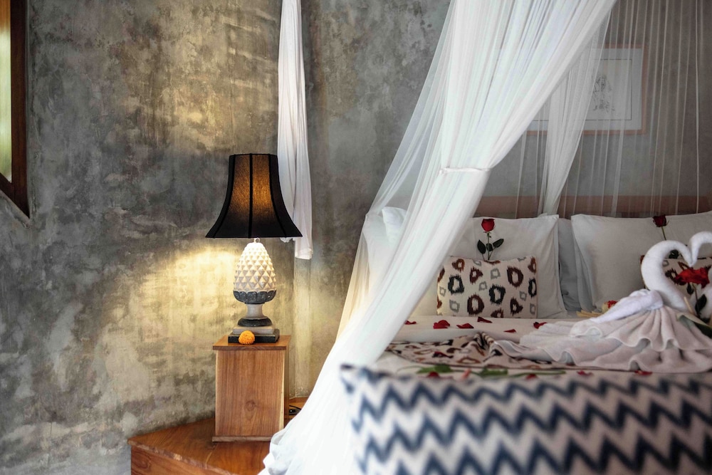 Pool, Suite, King Bed