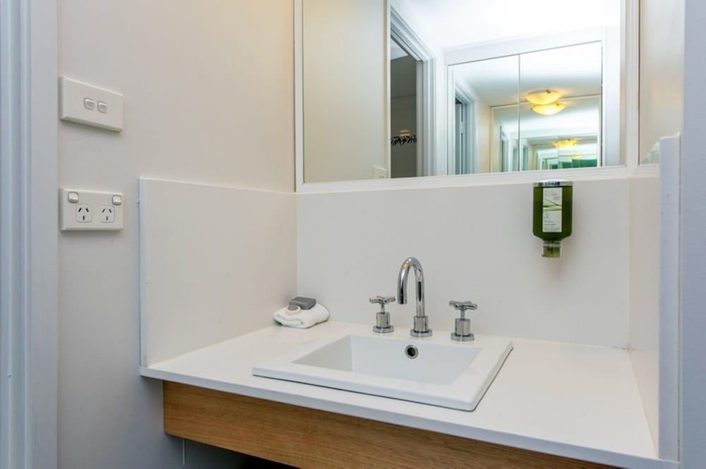 Alpha Hotel Canberra 36/41