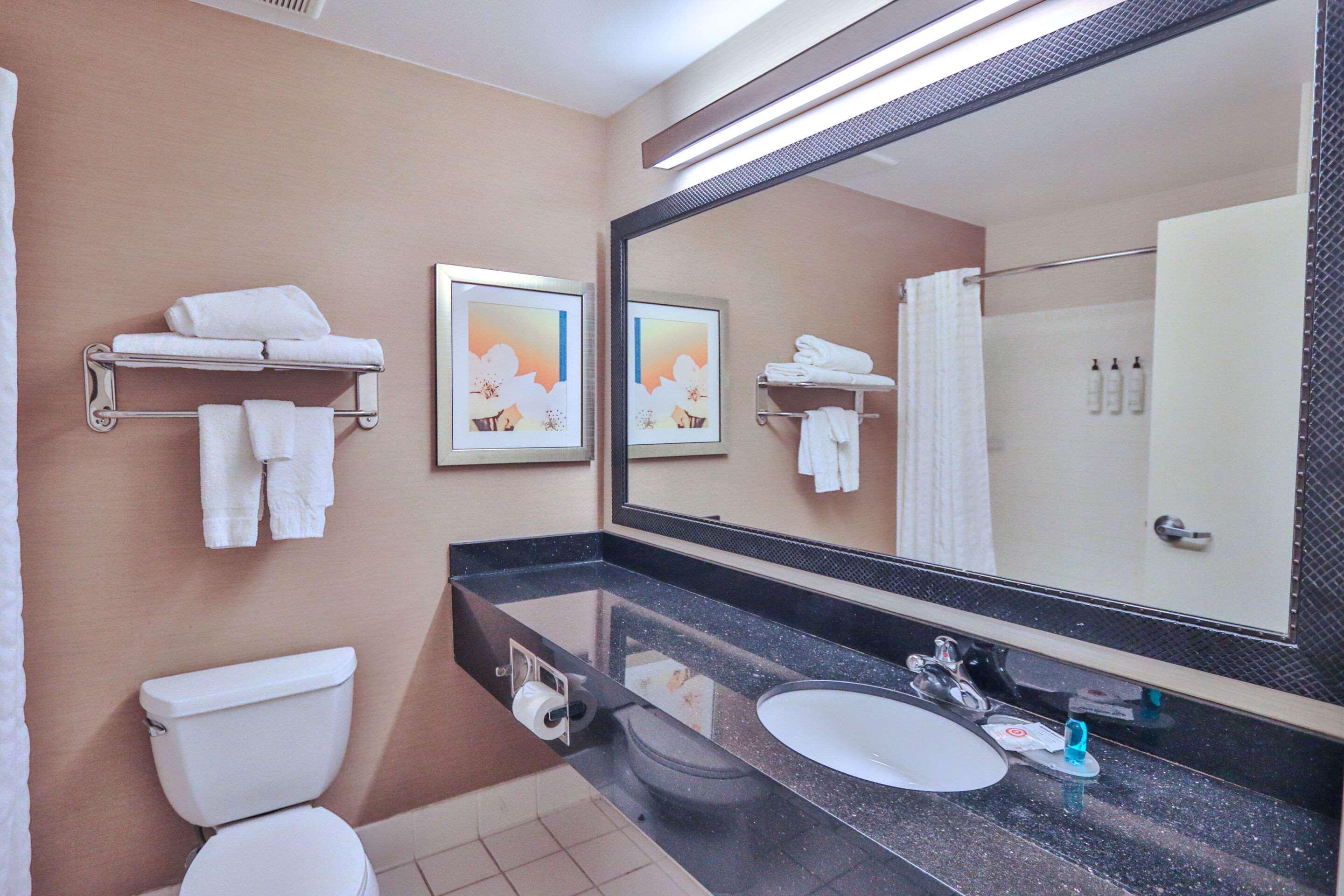 غرفة بسرير كوين، Comfort Inn & Suites Houston North - Spring 3/3
