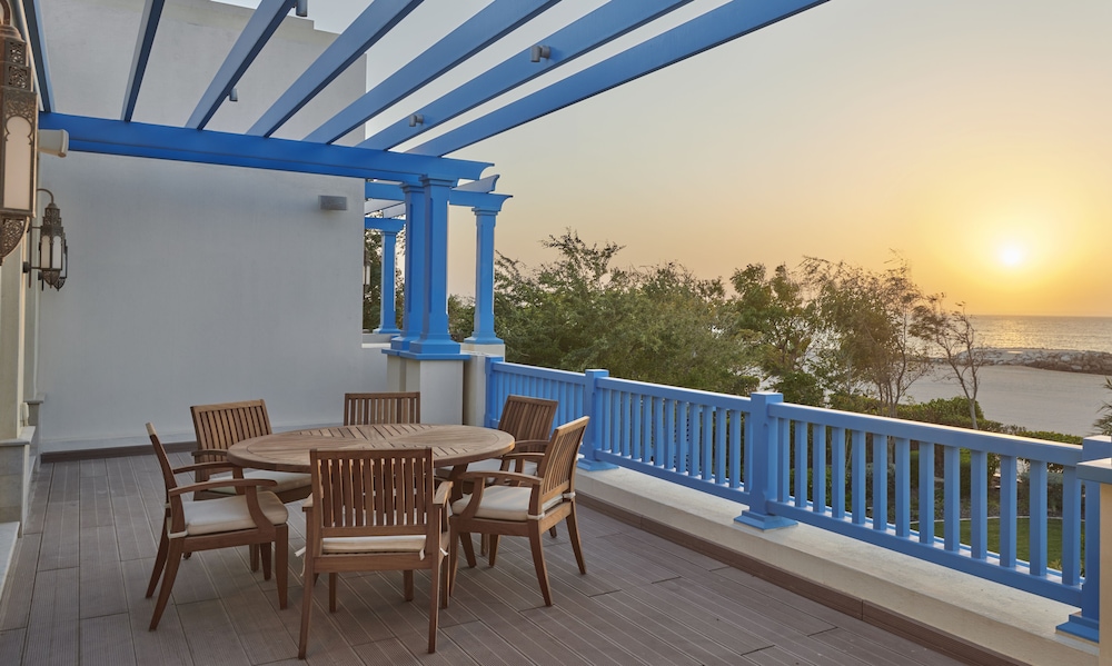Hilton Salwa Beach Resort & Villas 60/82