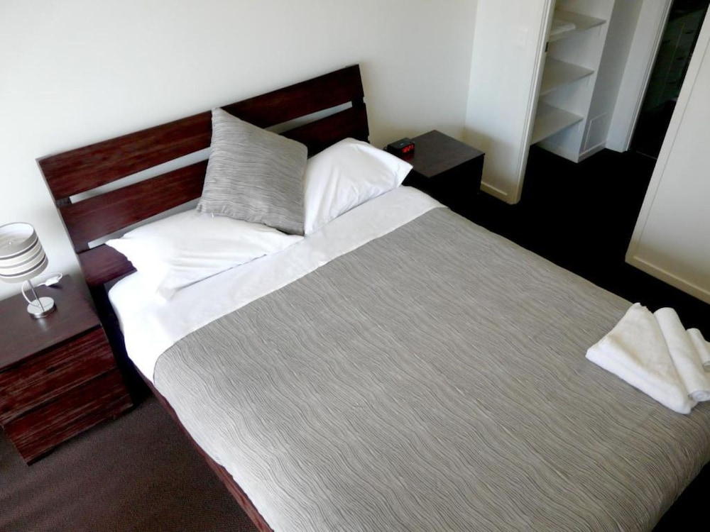 Direct Hotels Monterey Moranbah 10/28