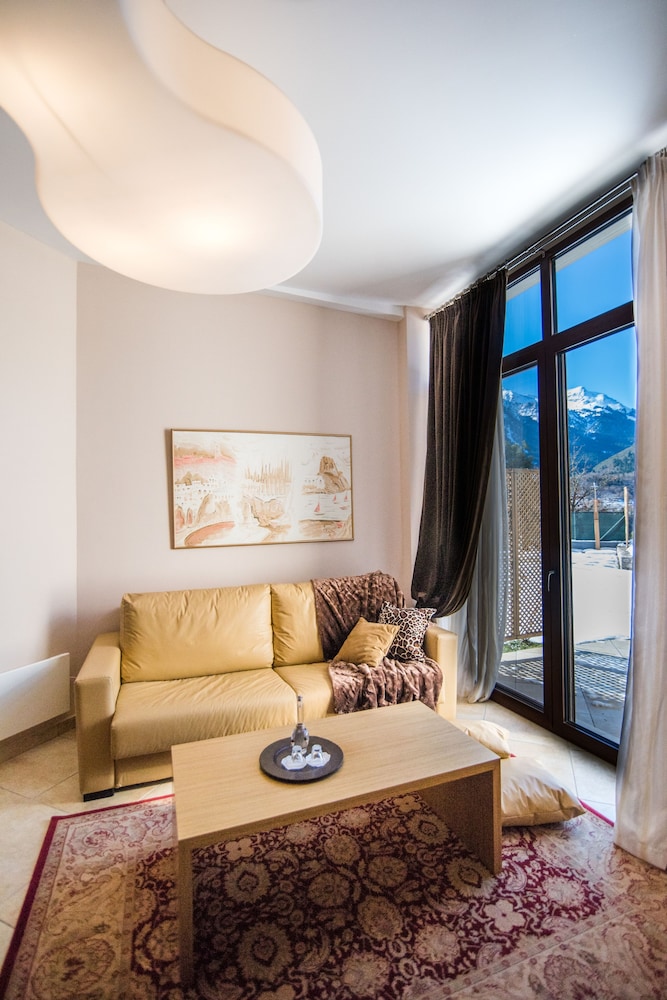 Forest Suites Boutique Hotel 49/79