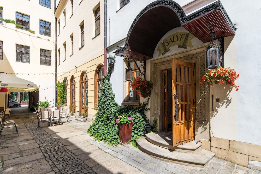 Dwor Polski Hotel 44/50