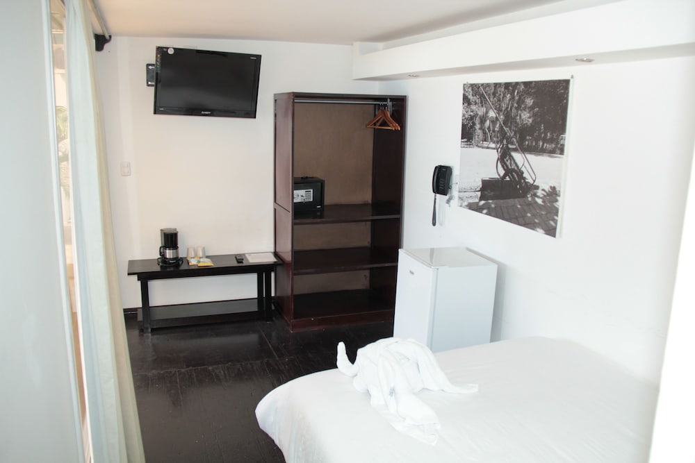 El Faro Beach Hotel 15/65