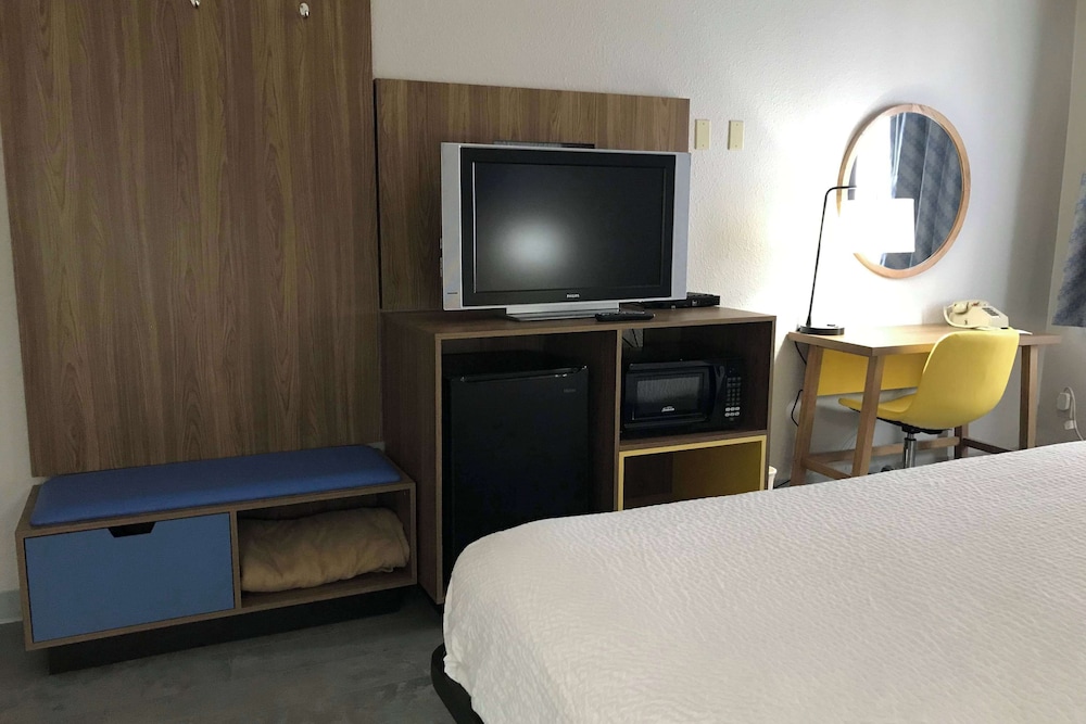 Days Inn by Wyndham Rawlins 53/64