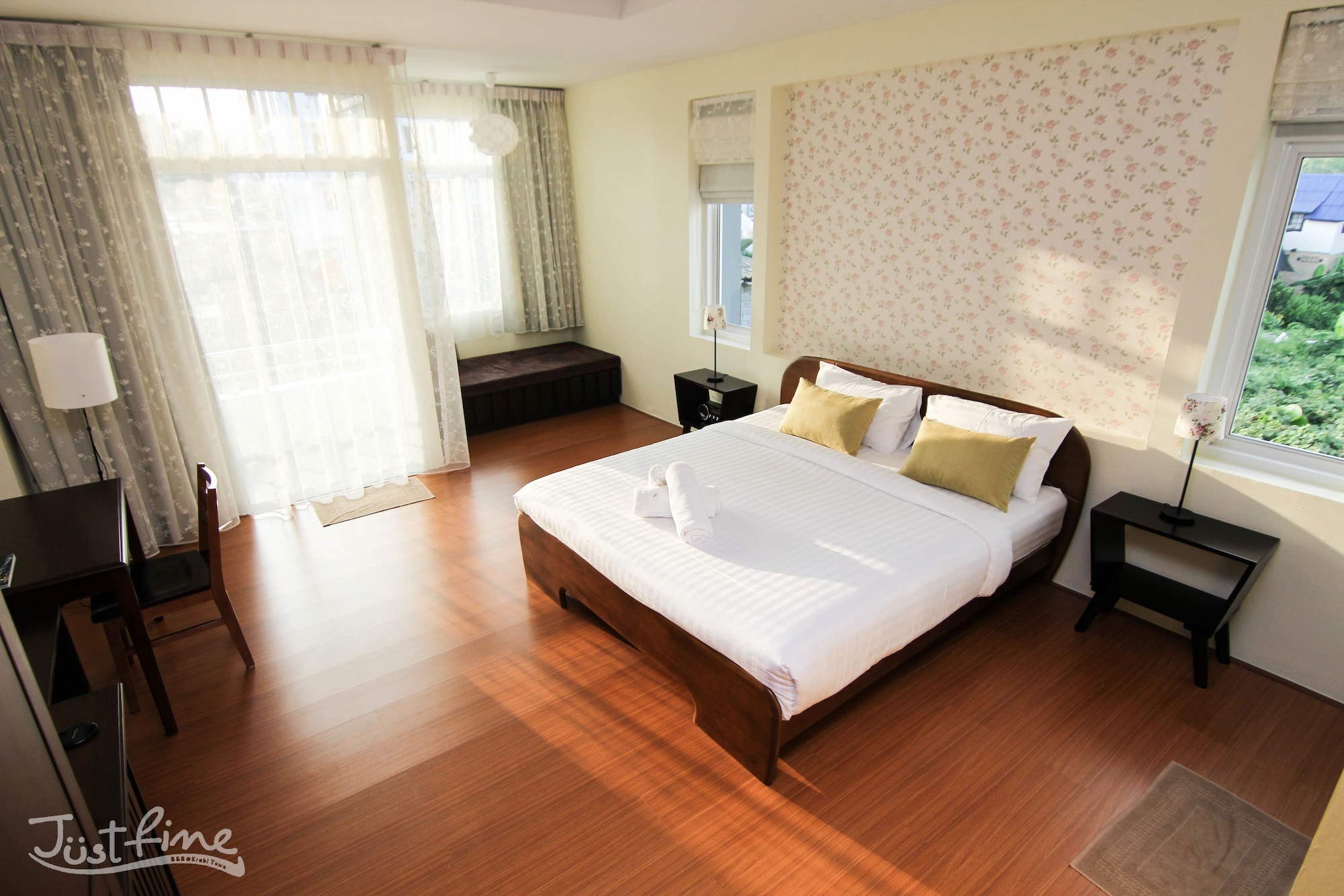 DELUXE, DOUBLE BED
