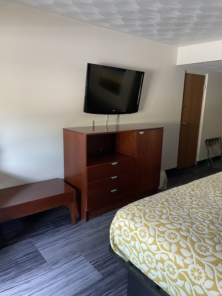 The Royal Inn & Suites 11/17