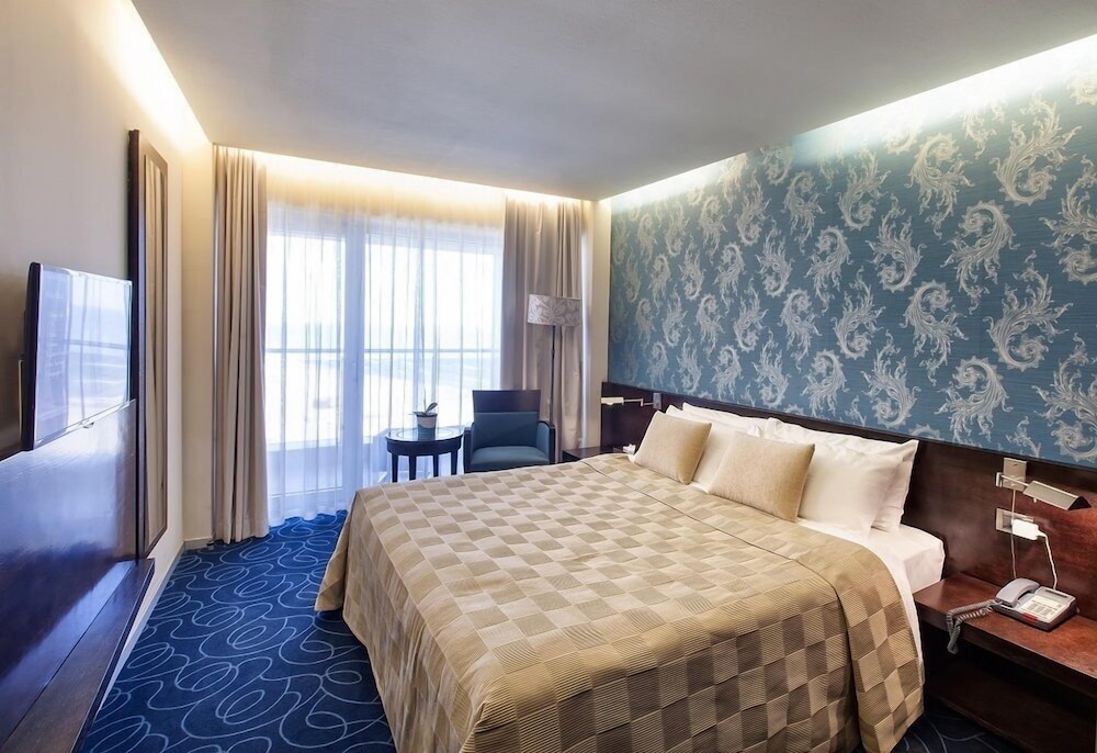 Vega Hotel 11/54