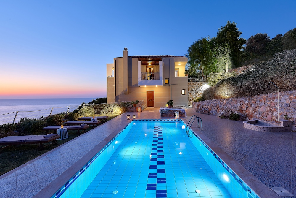 Okeanides Villas 4/50
