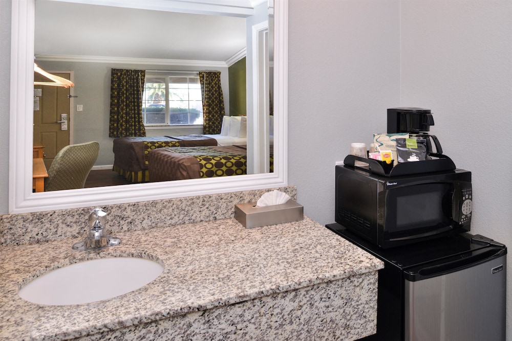 Americas Best Value Inn Los Banos 16/24