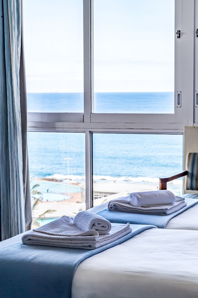 BLUE MARLIN HOTEL 42/84
