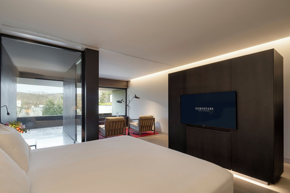 Grand, Deluxe, Eurostars Pamplona 2/3