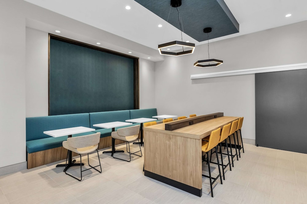 La Quinta Inn & Suites by Wyndham San Jose Silicon Valley 35/50