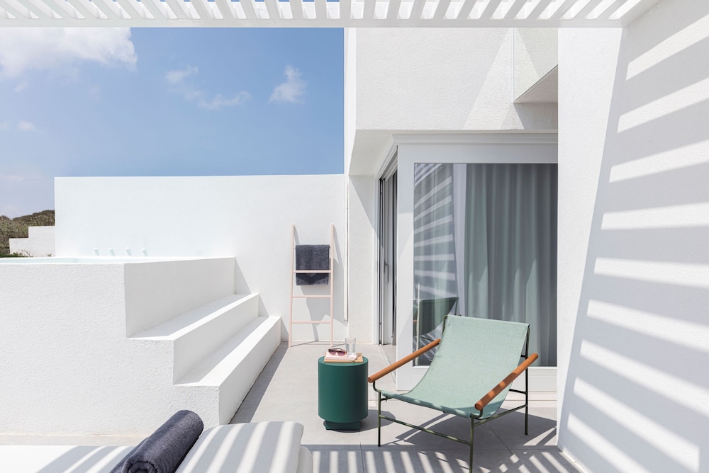 NEO SUITES 61/75