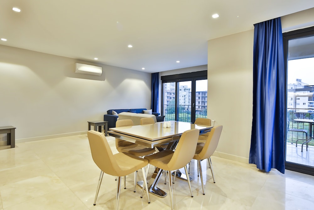 Mene Suites 23/33