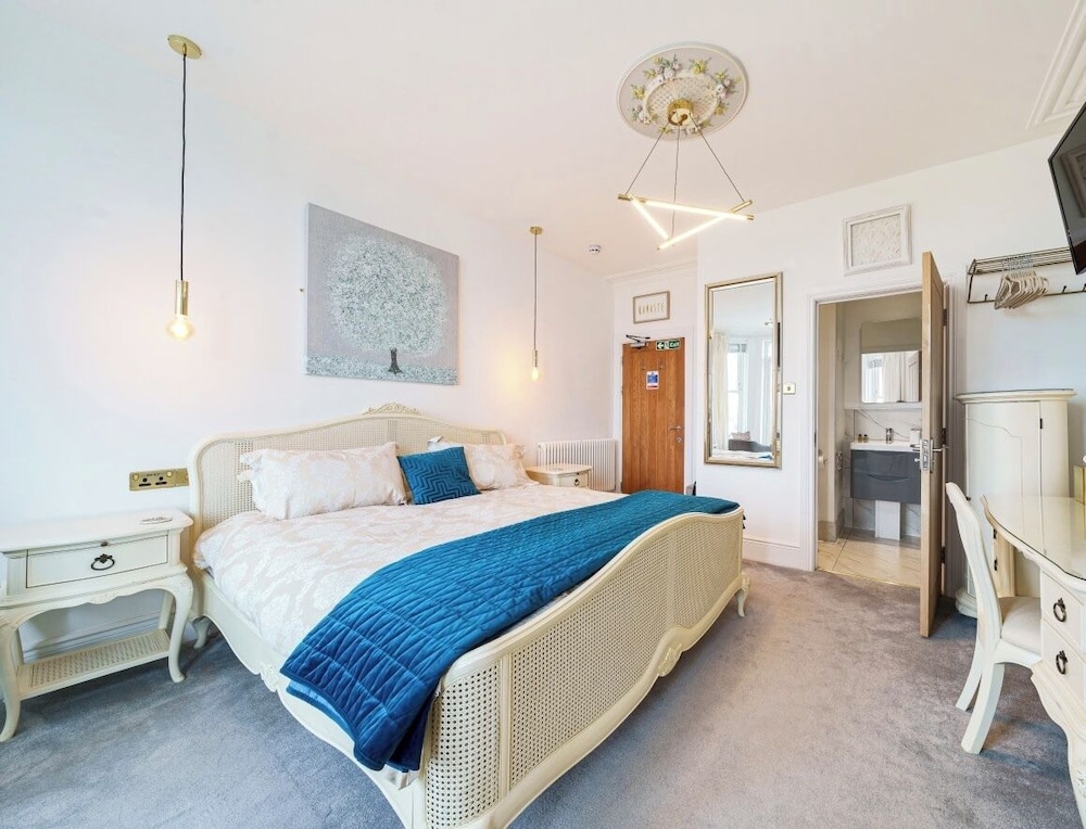 Lazy Waves Boutique B&B 12/50