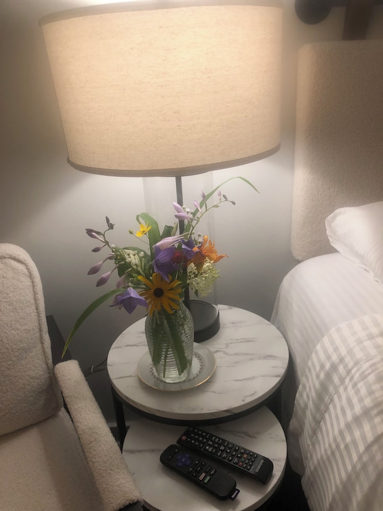 18 Vine Inn &amp; Carriage House 16/50