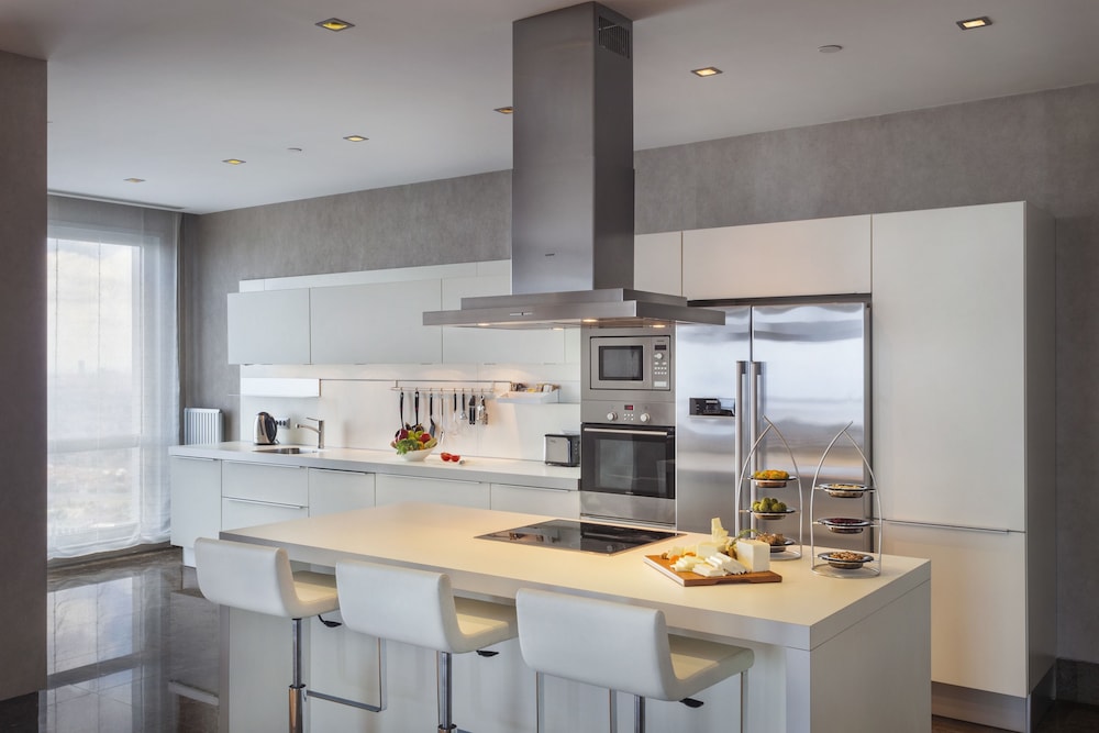 Anthill Suites 48/56