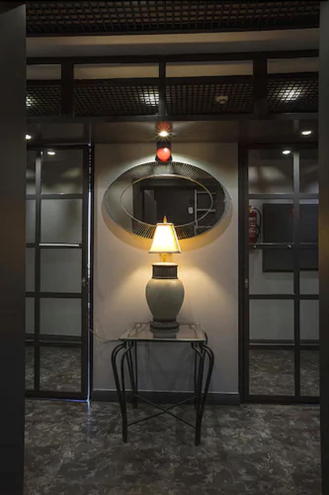 Akoni Hotel 4/21